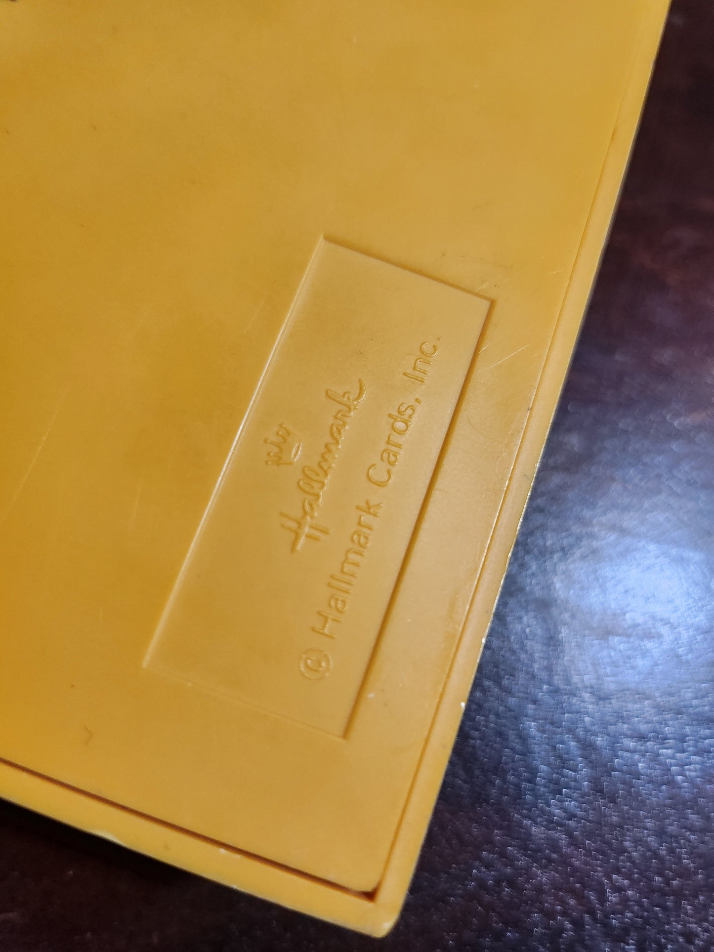 Hallmark Scene-Setter Vintage Wall Shadow Box Yellow Girl and Garden