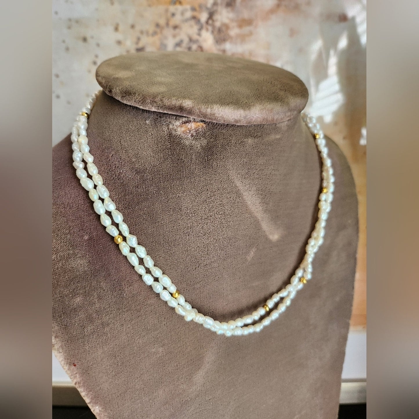 Pretty Delicate Vintage White Pearl And Gold Accent Beaded Necklace