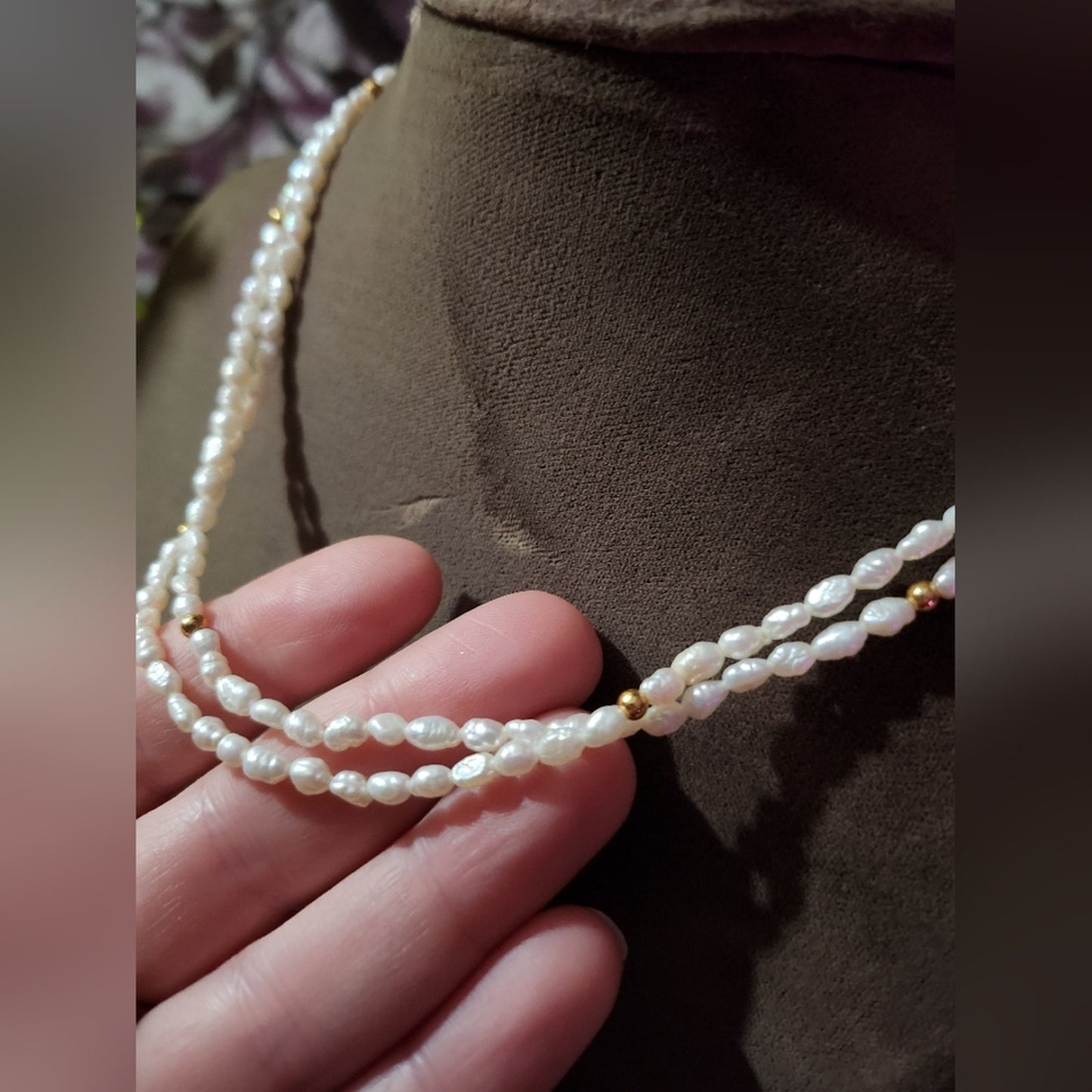 Pretty Delicate Vintage White Pearl And Gold Accent Beaded Necklace